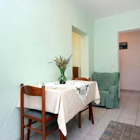 878a Apartment