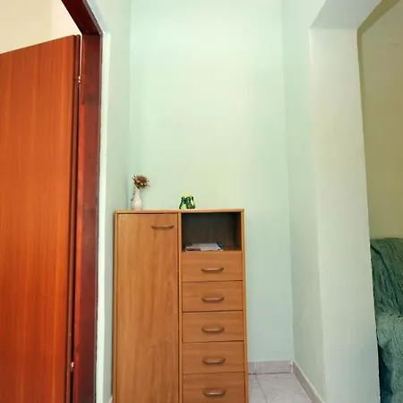 878a Apartment *